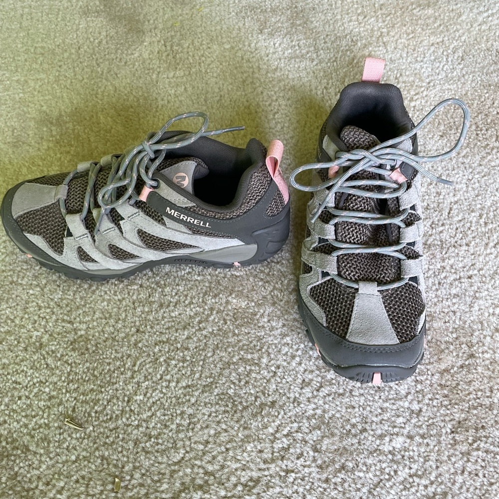 Women’s Merrill hiking shoes. Size 8. Perfect condition.
